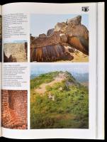 A múlt születése sorozat 8 kötete: 
John Waechter: Az ember őstörténete. 
David Oates, Joan Oates:...