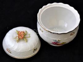 Hollóházi porcelán virágmintás bonbonier, részben kézzel festett, jelzett, hibátlan, m: 11,5 cm