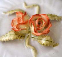 Hollóházi porcelán virágmintás bonbonier, részben kézzel festett, jelzett, hibátlan, m: 11,5 cm