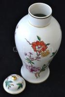 Hollóházi virágmintás porcelán fedeles váza, kézzel festett, jelzett, hibátlan, m: 38 cm