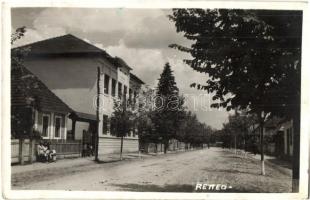 1941 Retteg, Reteag; Zsidó iskola héber felirattal, jesiva, utcarészlet / jewish school with Hebrew sign, street, photo