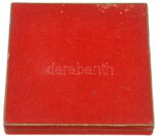 1975. "Testvériség kőolaj vezeték" Br emlékplakett dísztokba rögzítve (90mm) T:1-