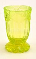 Uránüveg talpas pohár, száján kis csorbákkal, m: 11,5 cm