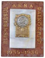 1936. Elismerésül Akna-Dalkör 1935-36 aranyozott fém emlékplakett márványtömb alapon (114x150mm) T:2