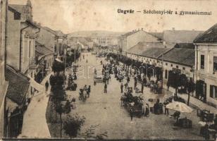 Ungvár, Uzshorod, Uzhorod; Széchenyi tér, gimnázium, sörcsarnok, utcai árusok, piac / square, grammar school, beer hall, market with vendors (fl)