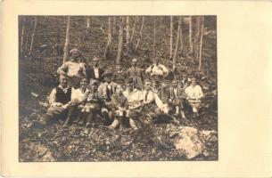 1928 Besztercebánya, Banská Bystrica; Tufna-barlang, csoportkép / hikers group photo