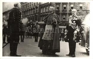 1938 Budapest, Szent Év; Eugenio Pacelli bíboros (a későbbi XII. Piusz pápa) és Horthy kormányzó. photo