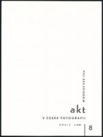 cca 1967 Miroslav Hák (1911-1978): Női akt, fotó az "Akt v české fotografii" albumból, hát...