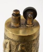 cca 1940 Töltényhüvelyből készült réz öngyújtó és hamutál 17 cm