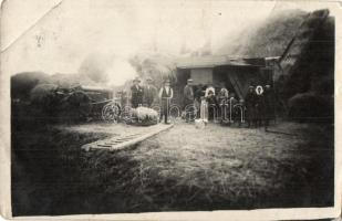 40 db főleg régi magyar és történelmi magyar városképes lap, közte pár fotó; vegyes minőség / 40 mai...