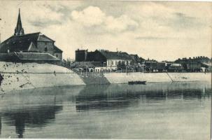 Komárom, Komárno; Cast Dunaja s pohladom na mesto / Dunai részlet a város látképével, rakpart, vagonok. L. H. K. 5. / Danube, quay, wagons