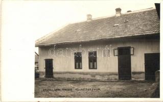 Érsekújvár, Nové Zámky; Magyar Cserkész Otthon / Hungarian Scouting Home. Atelier Benkó photo (fa)