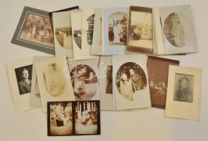 cca 1921-1922 Egy család fotói: életképek, portrék, csoportképek, stb., közte Apponyi Albert fotó is, különböző méretben, összesen 29 db