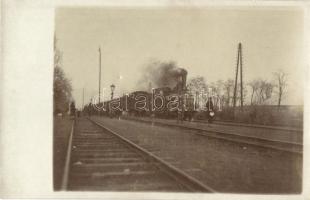 Érkező gőzmozdony egy ismeretlen település vasúti megállójában / arriving locomotive at an unknown town&#039;s railway stop. photo