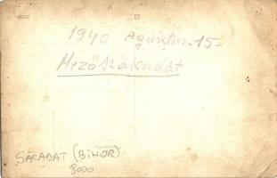 1940 Mezőszakadát, Sacadat; cséplőgép a cséplőbandával, munkások, folklór, gőzgép / steam treshing m...