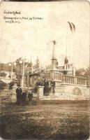 1942 Székelyhíd, Sacueni; Országzászló, Hősi és ezredévi emlékmű, Hősök szobra / Hungarian flag, Heroes statue, Millenium monument. photo (kopott sarkak / worn corners)