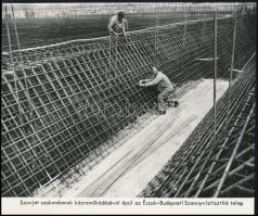 cca 1960-1980 Életképek a szovjet-magyar barátság történetéből, 4 db sajtófotó, feliratozva, 20,5×24...