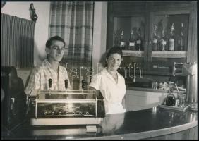 cca 1960-1980 4 db szociofotó, kettő hátulján pecséttel jelzett (Kotroczó István / Magyar Ifjuság), ...