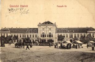 Zilah, Zalau; Kossuth tér, Vigadó szálloda, kávéház és étterem, Wesselényi szobor, Barta üzlete, piaci árusok. W. L. Bp. 2337. Kiadja a Szövetség könyvnyomda / square, hotel, café and restaurant, statue, shops, market vendors (kopott sarkak / worn corners)