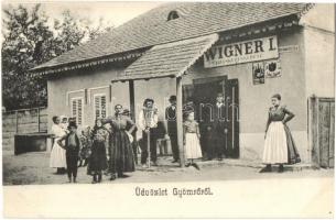 Gyömrő, Wigner I. üzlete, bejárat a tulajdonosokkal
