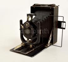 cca 1927 Voigtländer VAG síkfilmes fényképezőgép, Embezet zárral, kissé viseltes, működőképes állapotban / Vintage German folding plate camera, in slightly worn, working condition