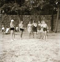 cca 1930 Délvidéki nyaralás képei. Kb 100 db negatív negatív tokban