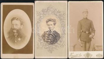 cca 1860-1890 11 db katonákat ábrázoló vizitkártya méretű fotó