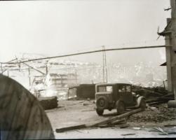 10 db katonai témát ábrázoló, bombát bemutató negatív