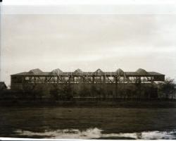 10 db katonai témát ábrázoló, bombát bemutató negatív