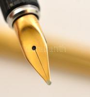 Jelzett ezüst Aurora töltőtoll, díszdobozban, arany heggyel