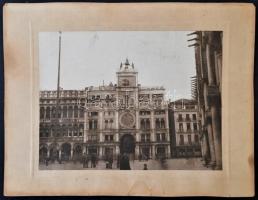 cca 1900-1910 Velence, Óratorony a Szent Márk téren, fotó kartonon, a kartonon folt, 17x23 cm