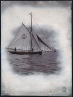 cca 1890 MAE Vitorlás egyesület hajója. Erdélyi Mór fotója. 12x16 cm