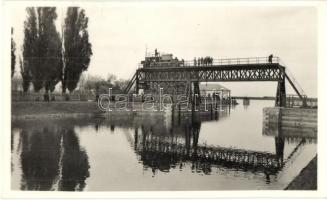 Óbecse, Stari Becej; Zsilip a Ferenc csatornán. Kiadja Radoszávlyovits / flood gate over the Danube-Tisa-Danube canal (Kanal Dunav-Tisa-Dunav) + portó (EK)