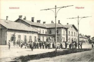 Szabadka, Subotica; Pályaudvar, vasútállomás, tömeg. Kiadja Lipsitz 827. / Bahnhof / railway station, crowd