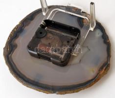 Ásványi kőzetből készült óra és tolltartó