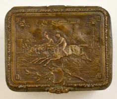 XIX. sz.  Lóverseny és díjugratási jelenekkel díszített réz dobozka. 12x10x7 cm