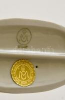 Metzler Ortloff porcelán kisfiú síléccel, kézzel festett, jelzett, hibátlan, m: 13 cm