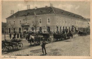 Érsekújvár, Nové Zámky; Hotel Zlaty Lev, Hostinec, Pivo / Szálloda az Arany Oroszlánhoz, lovaskocsik, vendéglő, étterem, üzletek / hotel, horse-drawn carriages, restaurant, shops (EB)