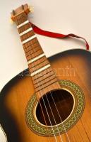 Fém húros akusztikus gitár, kis sérüléssel, h: 98 cm