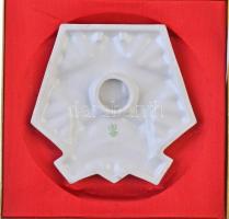 ~1970. "BM Határőrség" jelzett hollóházi porcelán plakett eredeti, sérült dísztokban (151x...