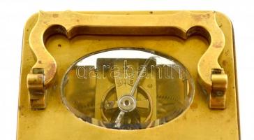 Régi utazóóra kulccsal, működik, óramutató állítójáról hiányzik a fej, 11×8×6 cm