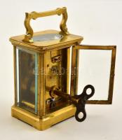 Régi utazóóra kulccsal, működik, óramutató állítójáról hiányzik a fej, 11×8×6 cm