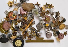 Nagy katonai vállap és gomb tétel, 24 db vállappal