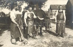 Wladimir Wolinskij, Volodymyr-Volynskyi; Első világháborús osztrák-magyar tábori konyha mészárosai / WWI K.u.K. military, butchers of the field kitchen with ox. photo