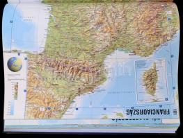 Reader's Digest Világatlasz. Szerk.: Dibás Gabriella, Ásmány Lilla. Bp., 2006, Reader's Di...