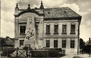 Diószeg, Nagydiószeg, Sládkovicovo; Stat. Lud. Skola / állami iskola, Hősök szobra / school, WWI Heroes monument (EK)