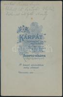 cca 1910 Családi fotó, Kárpát kőbányai műterméből, kartonra kasírozva, 16x10,5 cm