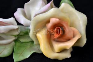 Aquincumi porcelán rózsa, kézzel festett, jelzett, apró lepattanásokkal, 11×8 cm