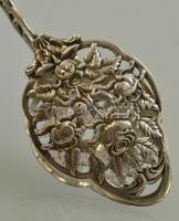 Ezüst ( Ag.) tortacsipesz gazdagon díszített, jelzett, h:20 cm, nettó:70 g