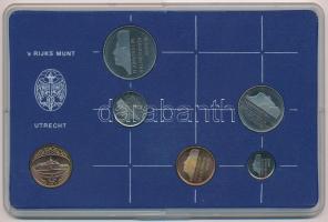Hollandia 1982. 5c - 2 1/2G (5xklf) + 1982. s Rijks Munt 1982 (Királyi verde) Br zseton, műanyag tokban T:1 Netherlands 1982. 5 Cents - 2 1/2 Gulden (5xdiff) + 1982. s Rijks Munt 1982 (Royal Mint) Br jeton, in plastic case C:UNC
